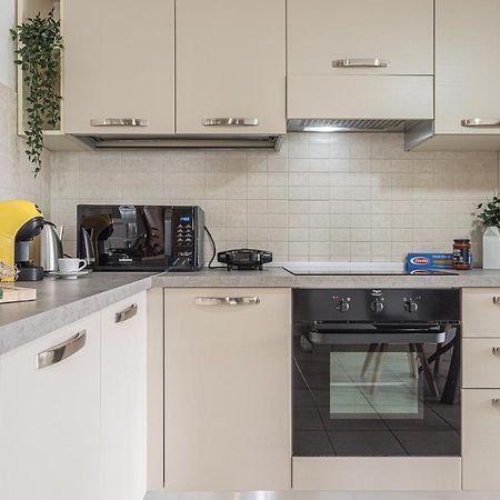 Hygge Family Apartment - One Step Away From The Lake!!! 시르미오네 외부 사진