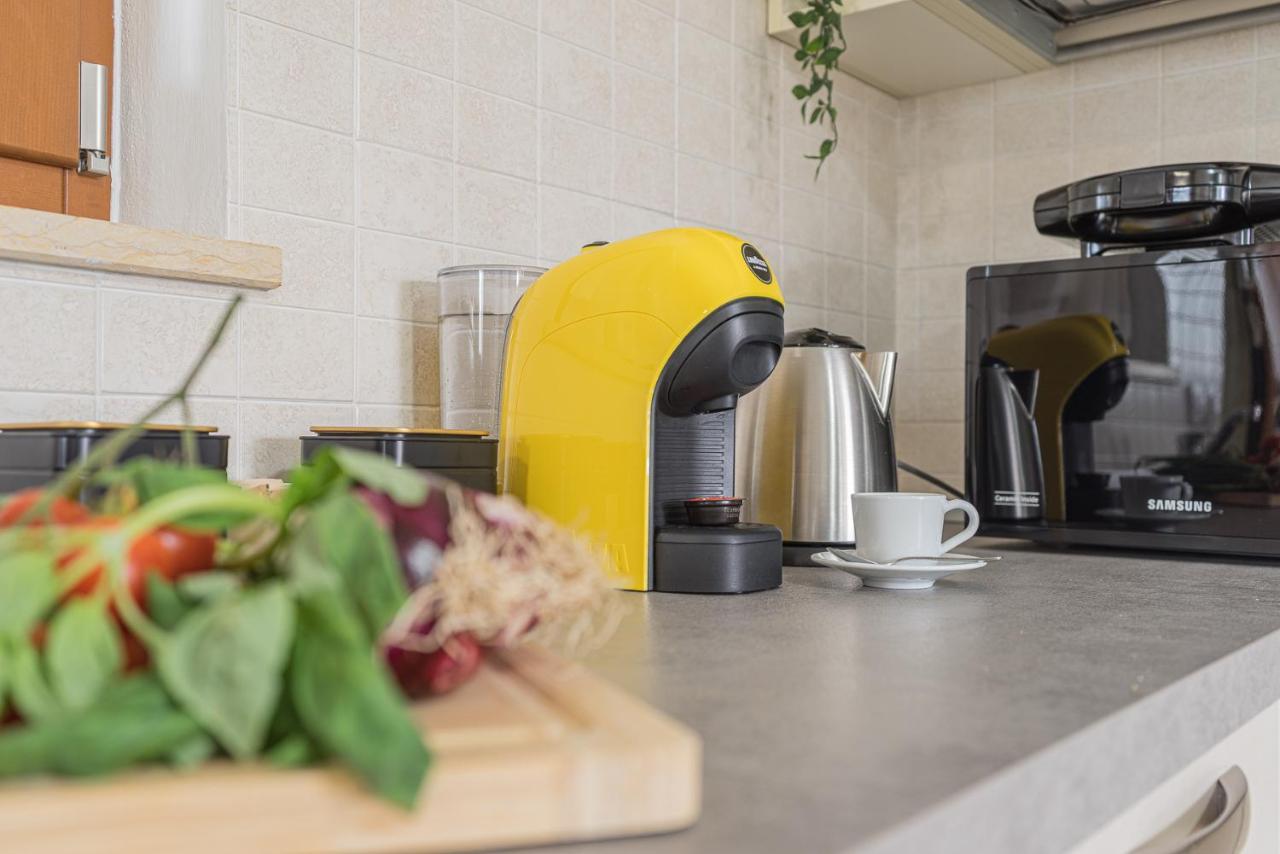 Hygge Family Apartment - One Step Away From The Lake!!! 시르미오네 외부 사진