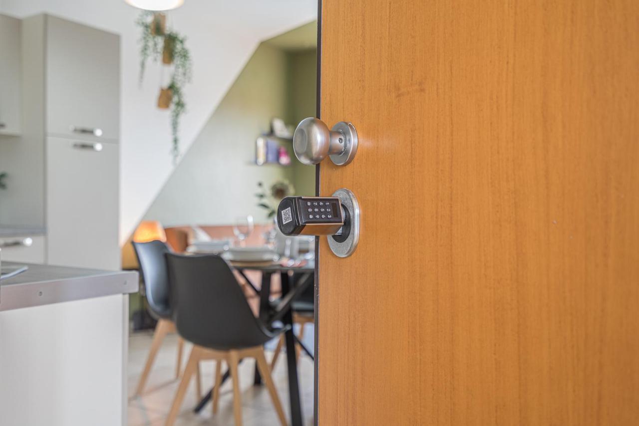 Hygge Family Apartment - One Step Away From The Lake!!! 시르미오네 외부 사진
