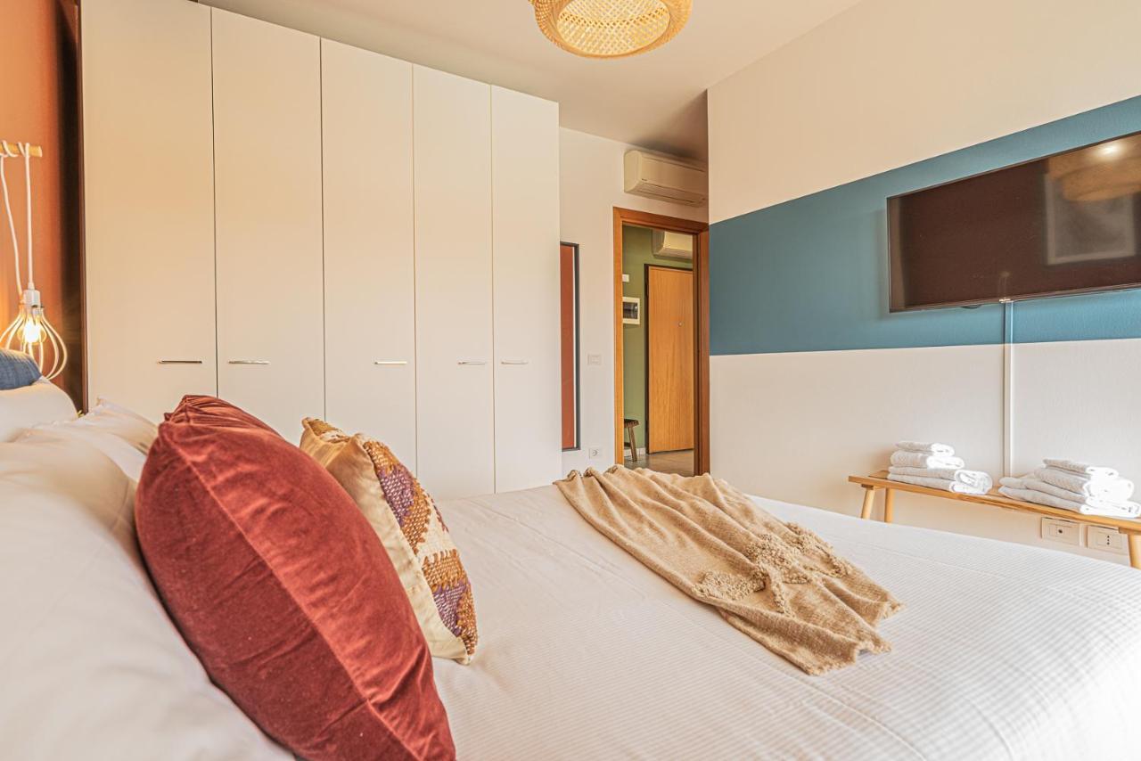 Hygge Family Apartment - One Step Away From The Lake!!! 시르미오네 외부 사진