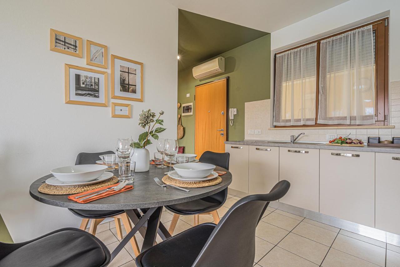 Hygge Family Apartment - One Step Away From The Lake!!! 시르미오네 외부 사진