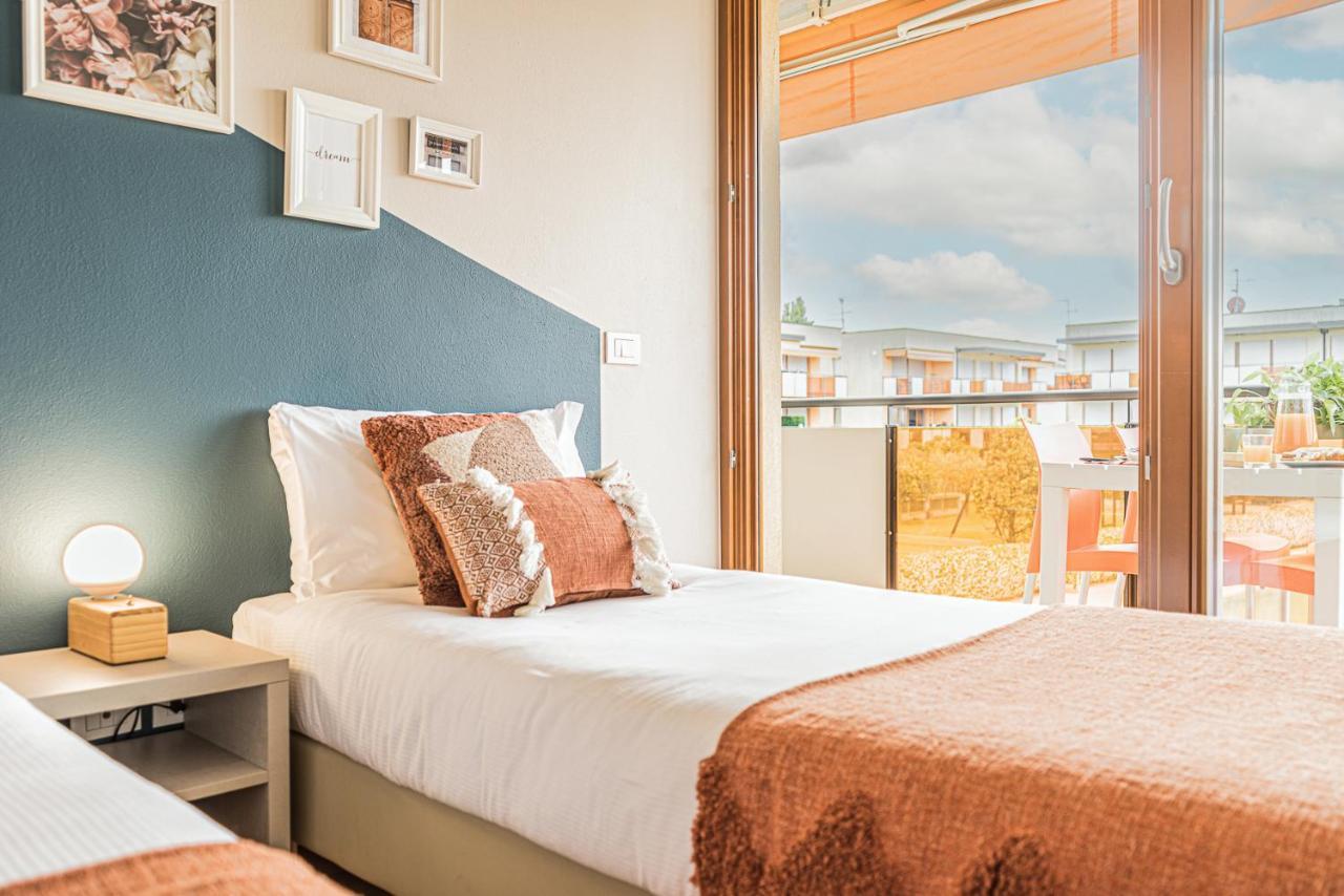Hygge Family Apartment - One Step Away From The Lake!!! 시르미오네 외부 사진