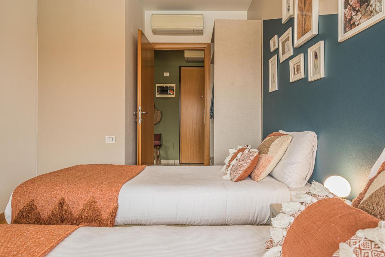 Hygge Family Apartment - One Step Away From The Lake!!! 시르미오네 외부 사진