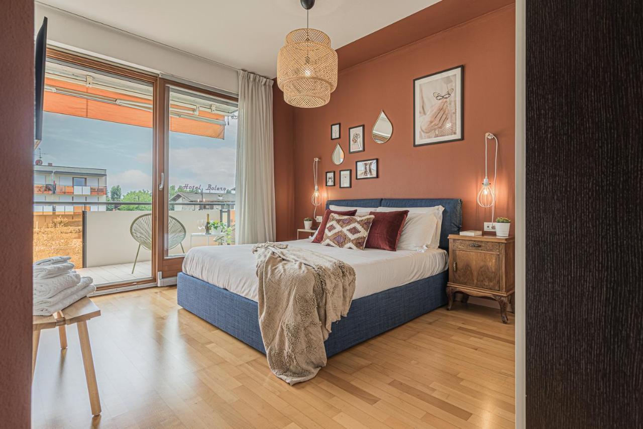 Hygge Family Apartment - One Step Away From The Lake!!! 시르미오네 외부 사진