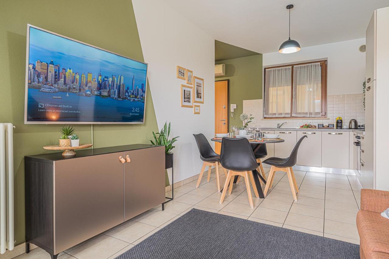 Hygge Family Apartment - One Step Away From The Lake!!! 시르미오네 외부 사진