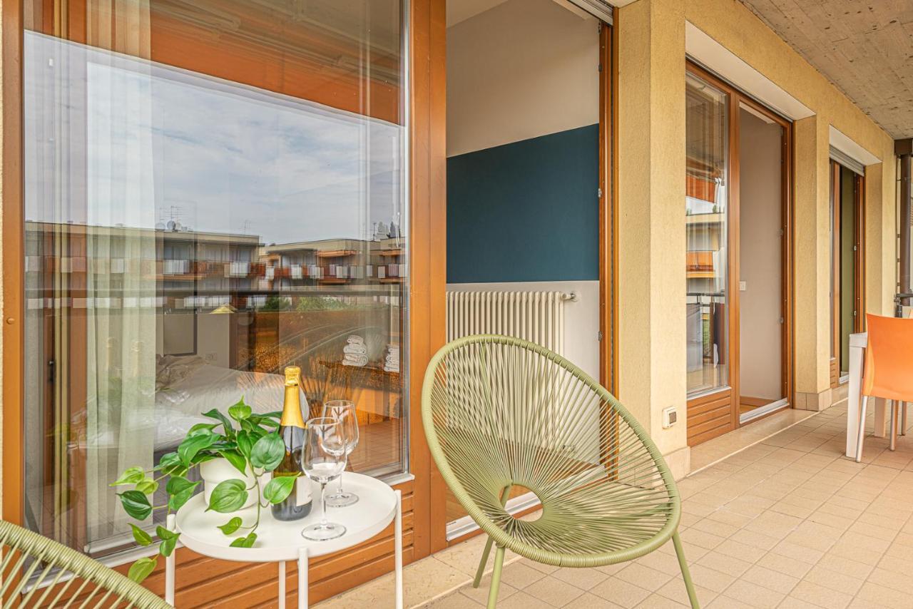 Hygge Family Apartment - One Step Away From The Lake!!! 시르미오네 외부 사진