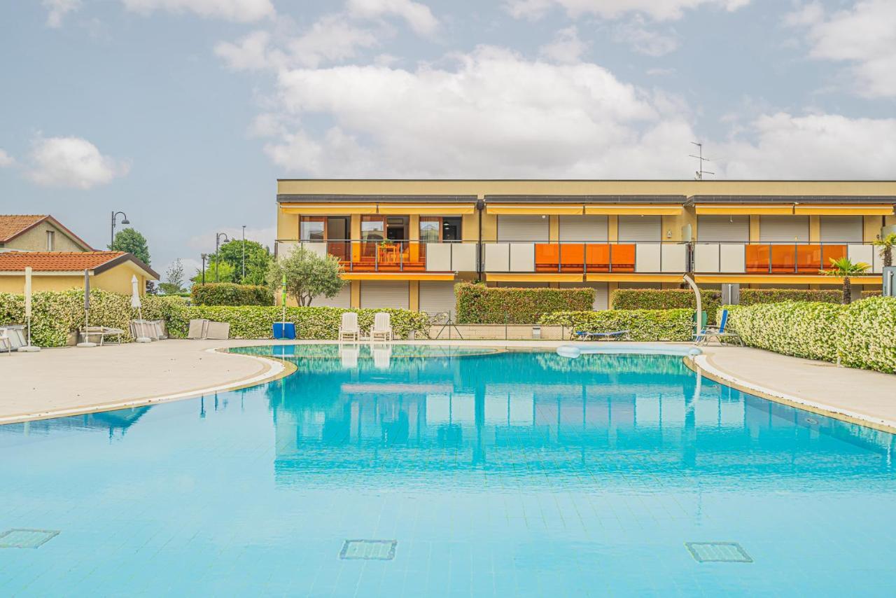 Hygge Family Apartment - One Step Away From The Lake!!! 시르미오네 외부 사진