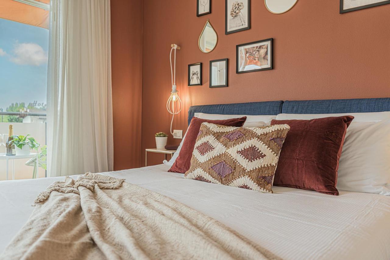 Hygge Family Apartment - One Step Away From The Lake!!! 시르미오네 외부 사진