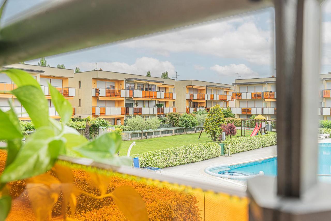 Hygge Family Apartment - One Step Away From The Lake!!! 시르미오네 외부 사진