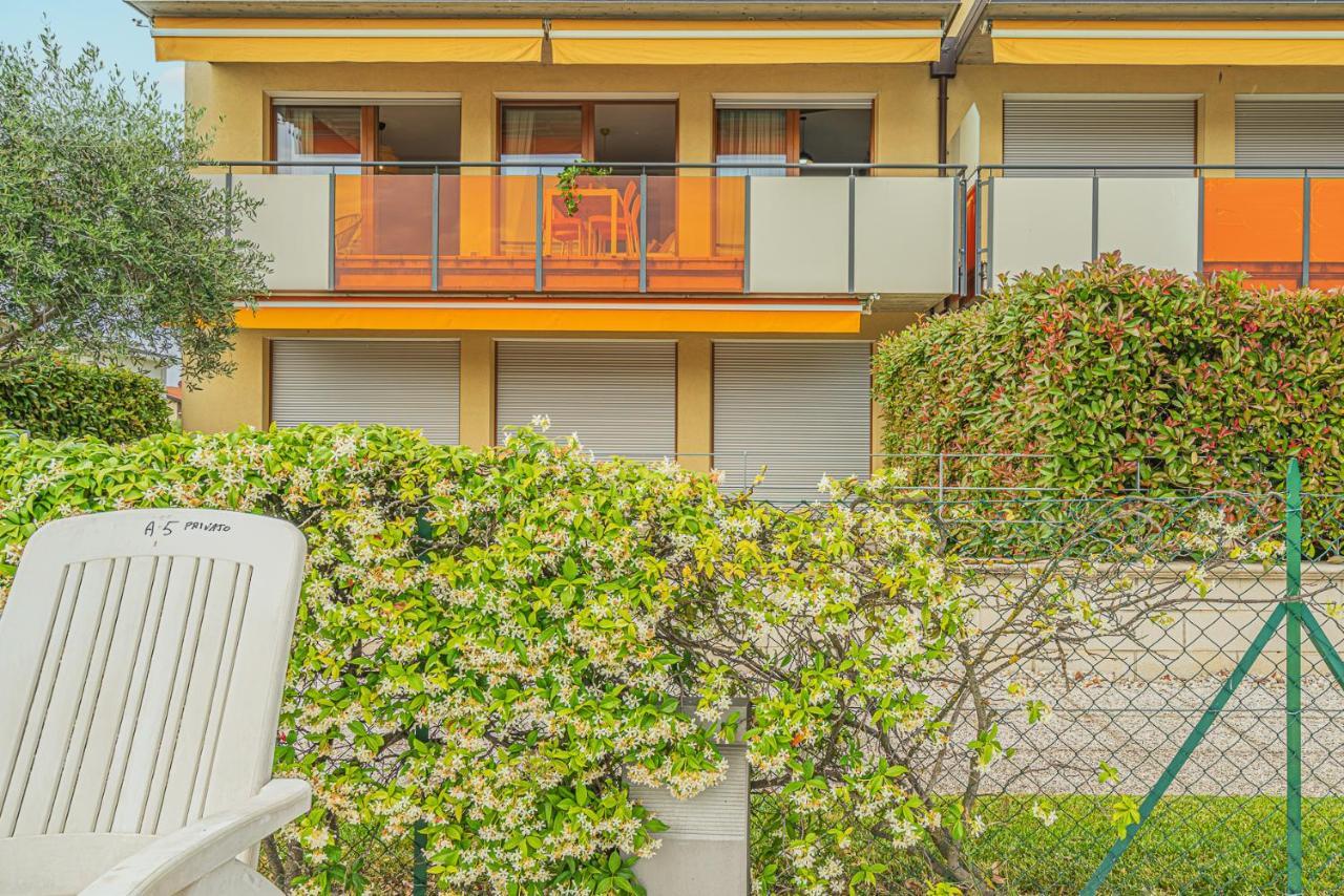 Hygge Family Apartment - One Step Away From The Lake!!! 시르미오네 외부 사진
