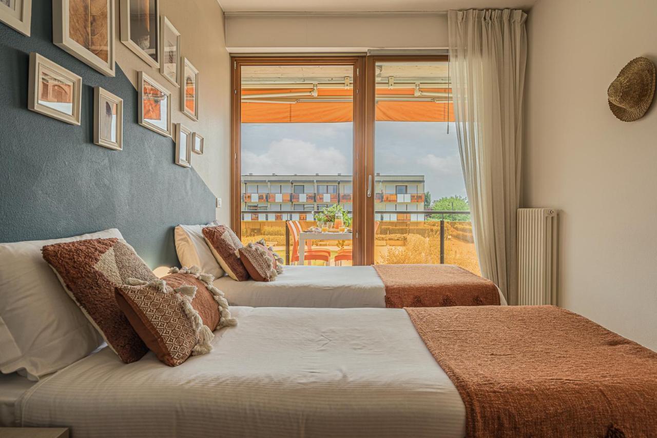 Hygge Family Apartment - One Step Away From The Lake!!! 시르미오네 외부 사진