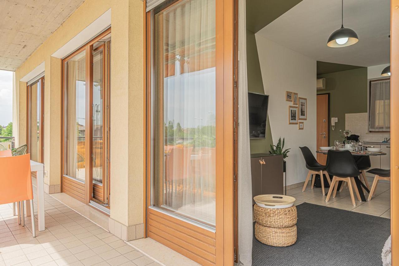 Hygge Family Apartment - One Step Away From The Lake!!! 시르미오네 외부 사진